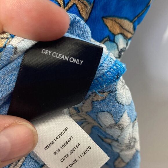 Torrid Women's Blue Rayon Floral Tie Neck Sleeveless Blouse Size 2 - Picture 10 of 10